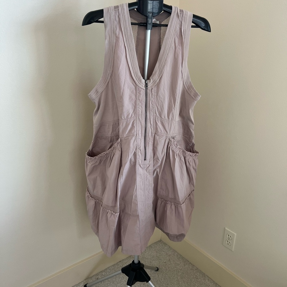 Anthropologie Daily Practice- Size L - Picture 2 of 5
